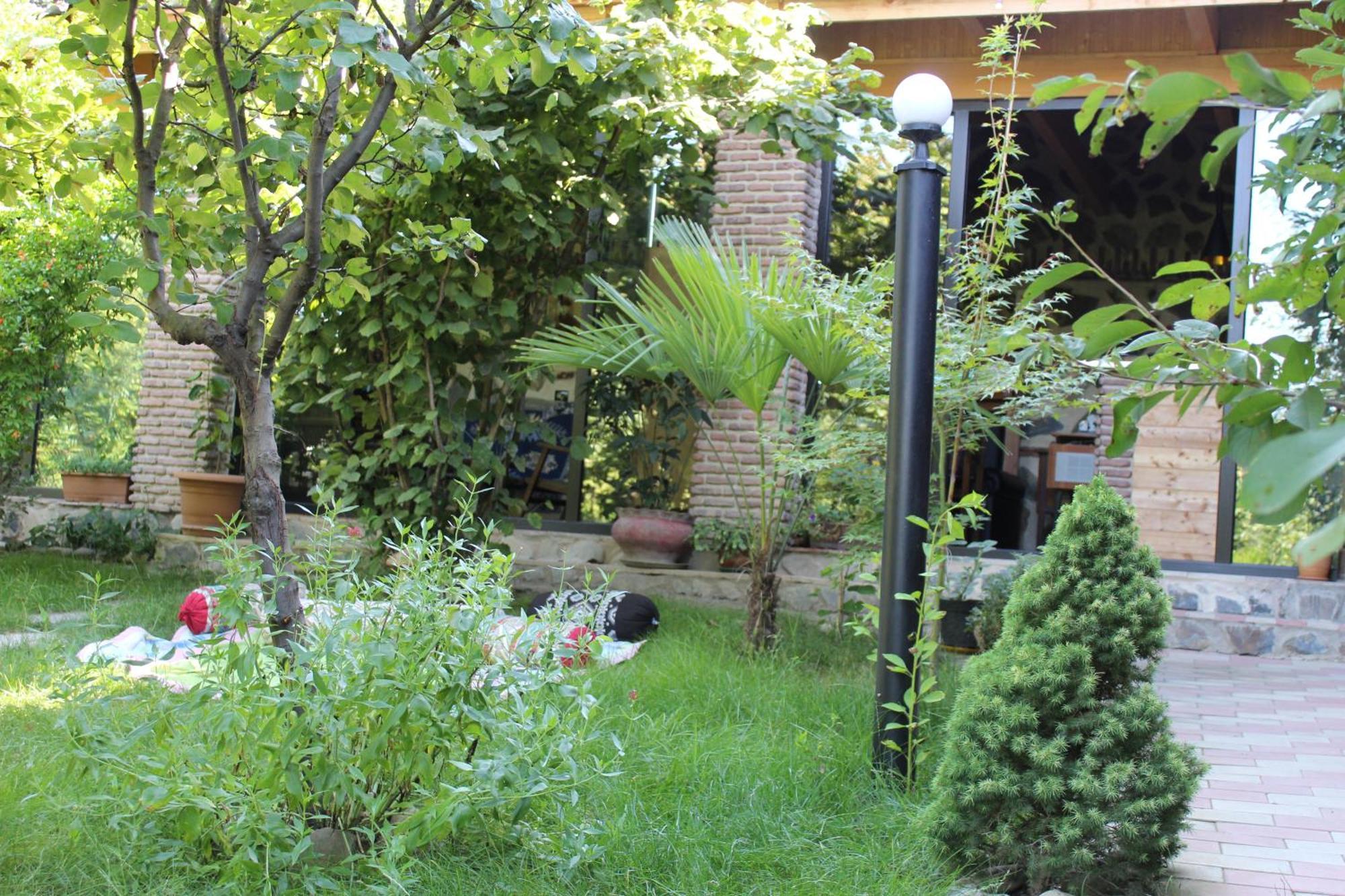 Guest House Poligloti Telavi Exterior foto
