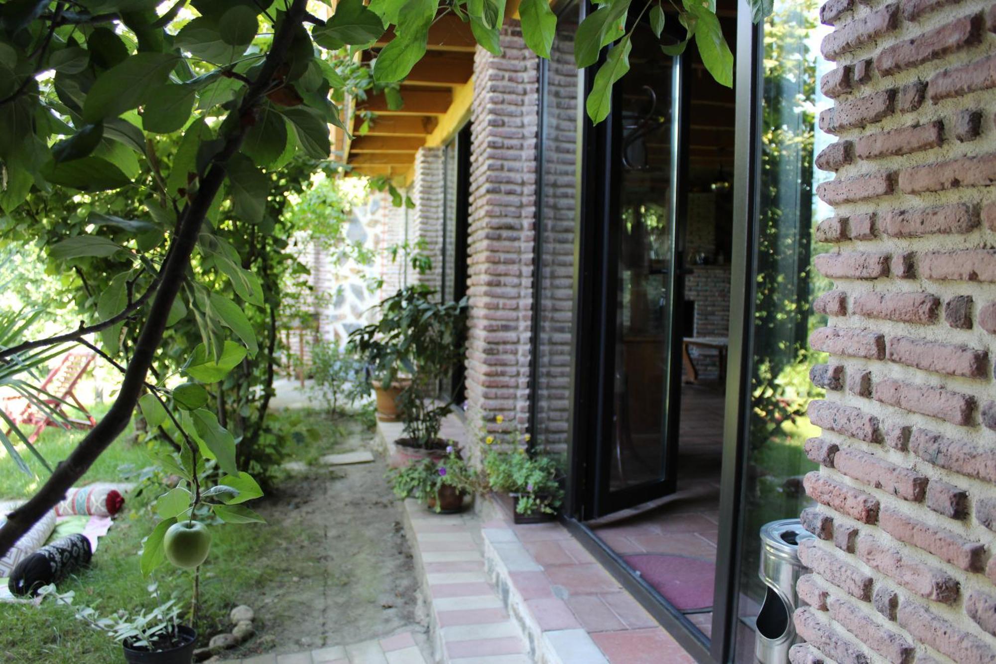 Guest House Poligloti Telavi Exterior foto