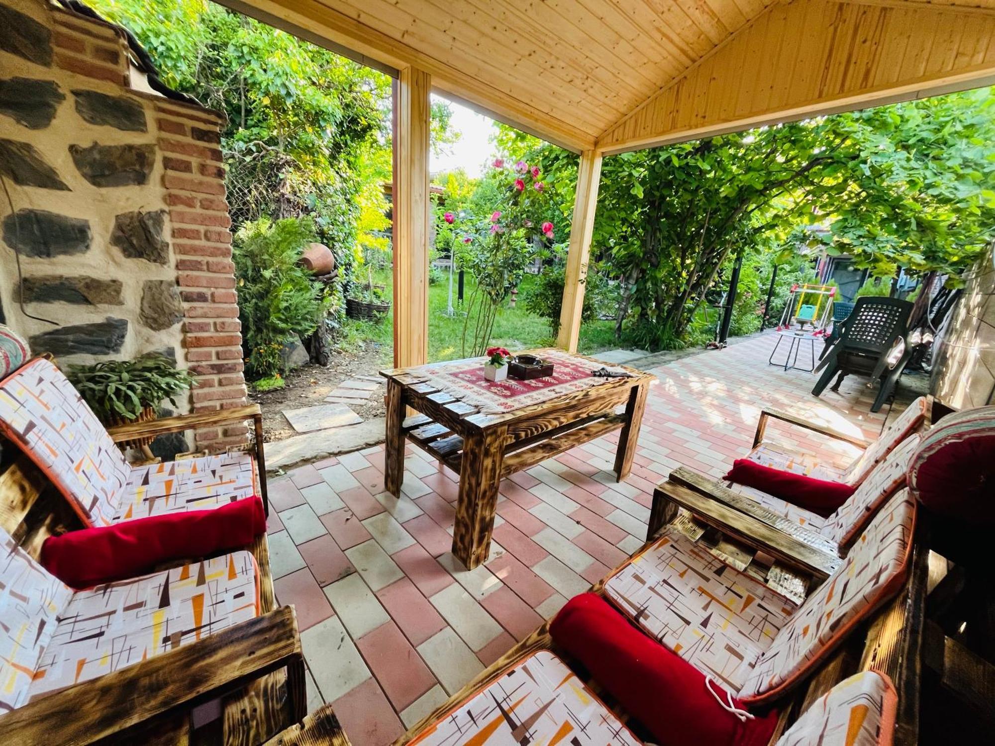 Guest House Poligloti Telavi Exterior foto