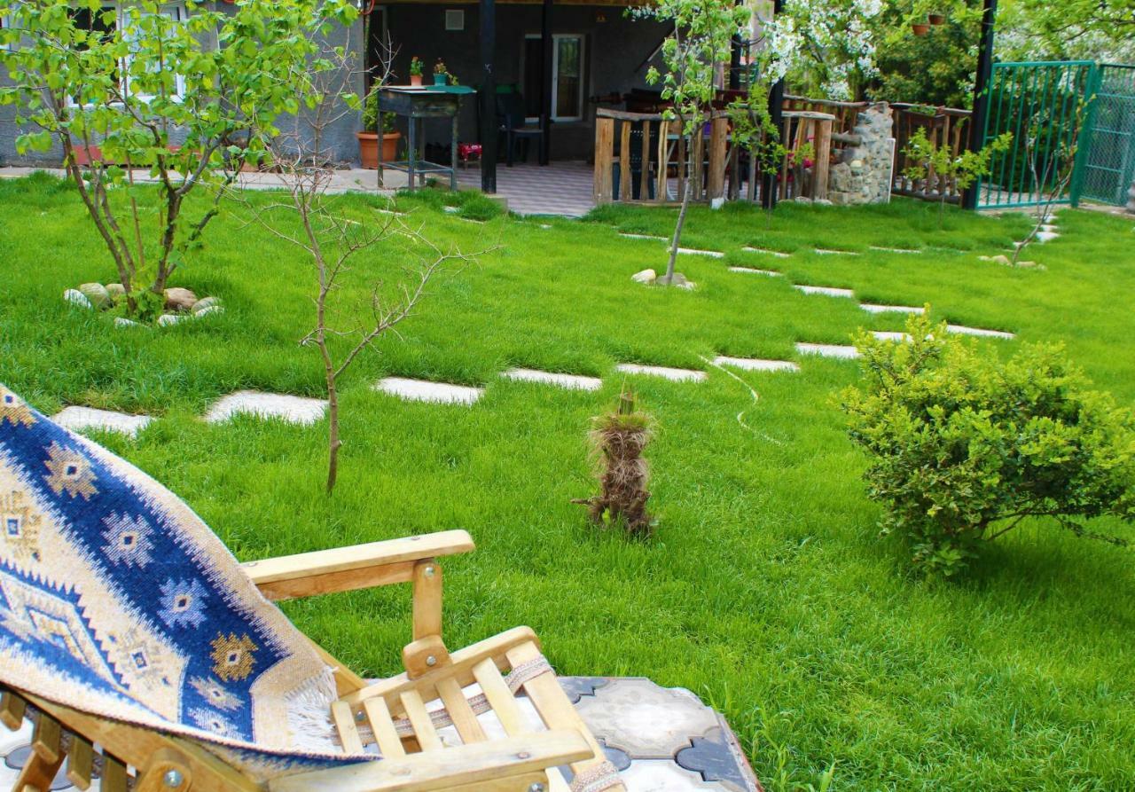 Guest House Poligloti Telavi Exterior foto