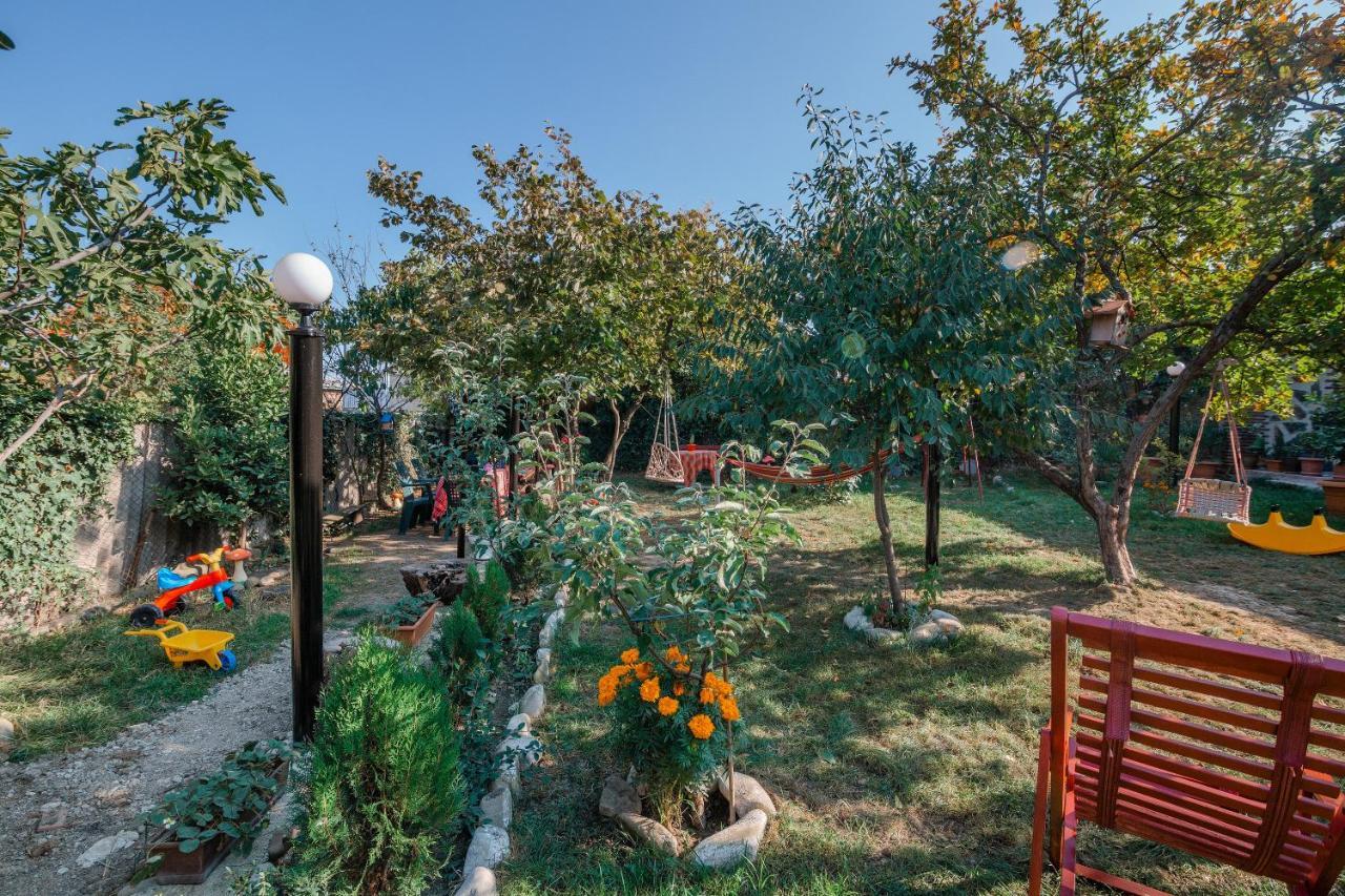 Guest House Poligloti Telavi Exterior foto