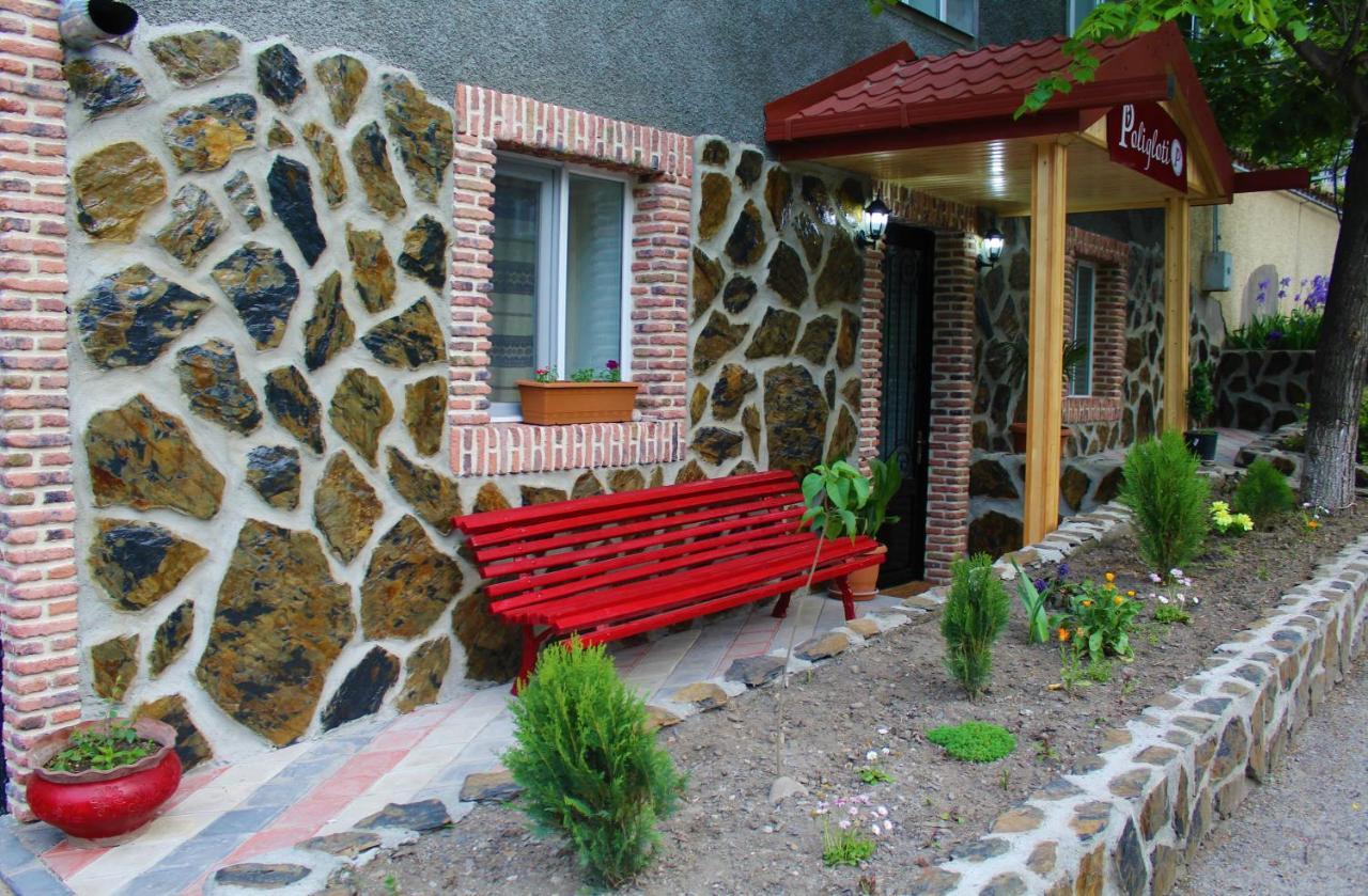 Guest House Poligloti Telavi Exterior foto